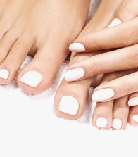 Pés com unhas decoradas